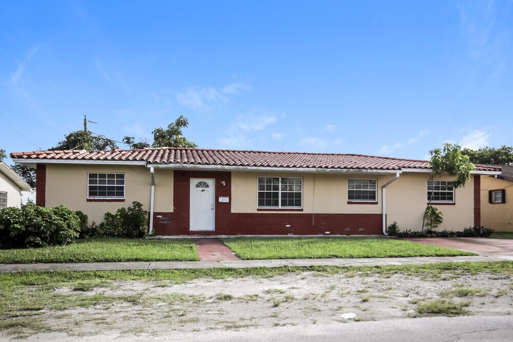1840 NW 121st St in Miami, FL - Building Photo