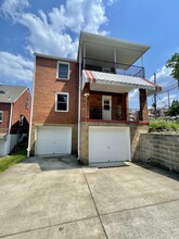 1453 Woodbine St, Unit 1 in Pittsburgh, PA - Building Photo - Building Photo