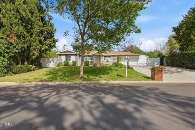 property at 727 Calle Pensamiento