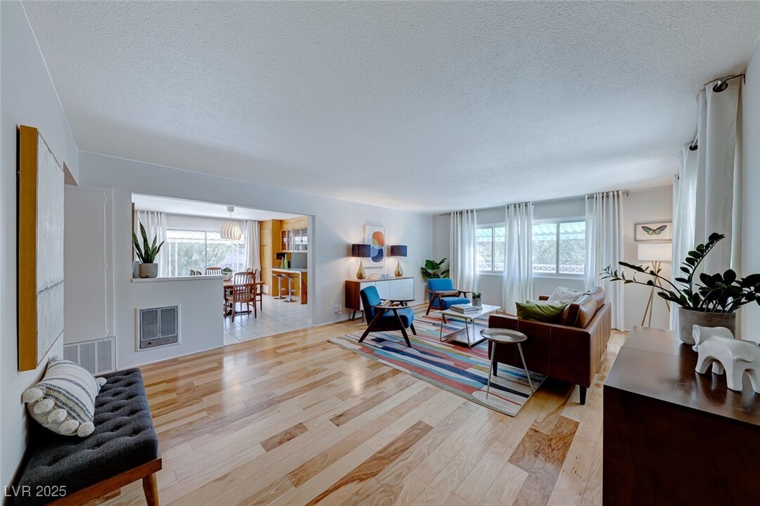 1245 S 15th St in Las Vegas, NV - Foto de edificio