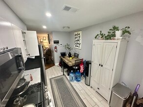 272 Walnut St, Unit 9 in Newark, NJ - Building Photo - Building Photo