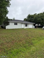 2610 W Rd in Ft. Myers, FL - Building Photo