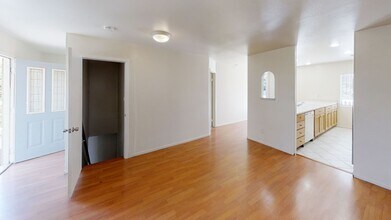 5115 Reservoir Dr in San Diego, CA - Building Photo - Building Photo