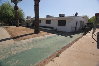 2102 S Granada Dr in Tempe, AZ - Building Photo - Building Photo