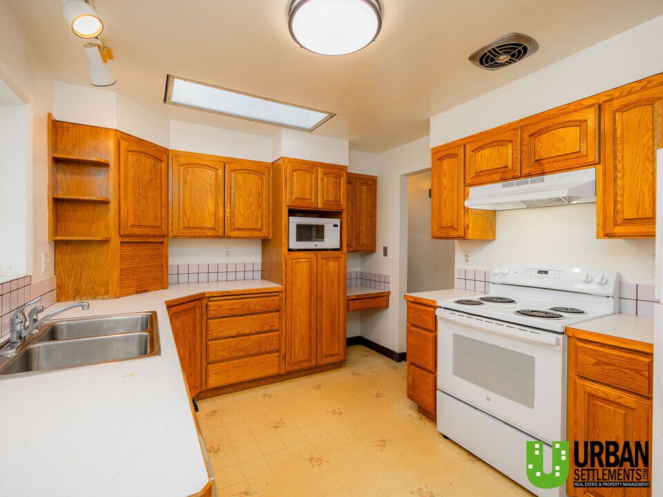 520 W Barnes Rd in Spokane, WA - Building Photo