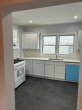 35 3rd Ave in Port Washington, NY - Building Photo - Building Photo