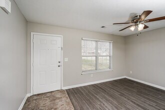 6304 Price Ln Rd in Louisville, KY - Building Photo - Building Photo