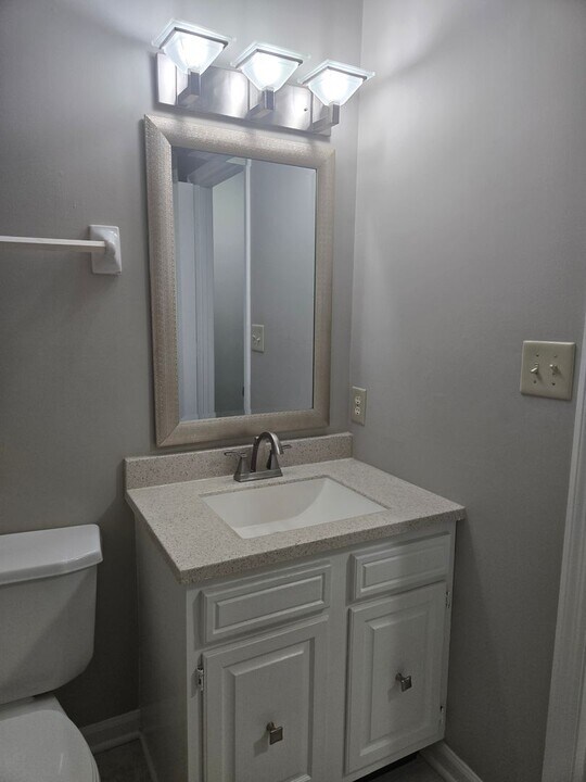 1516 Deer Lake Dr in Lexington, KY - Building Photo