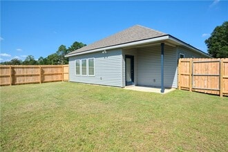 8561 Clarke Rd in Mobile, AL - Foto de edificio - Building Photo