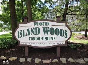 1111 Island Woods Dr in Indianapolis, IN - Building Photo - Building Photo