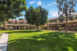 Villa Camarillo I Apartments in Camarillo, CA - Building Photo - Building Photo