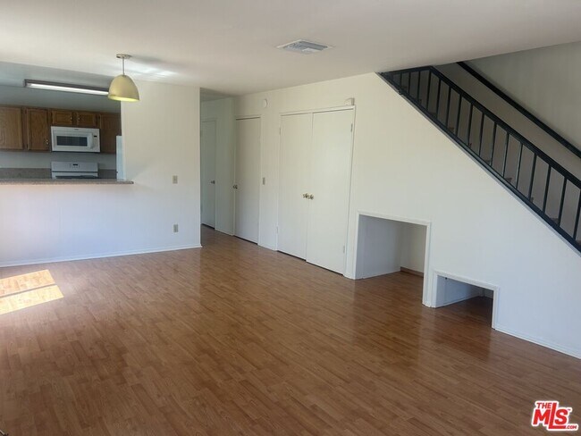 8515 Saturn St in Los Angeles, CA - Building Photo - Building Photo