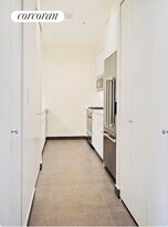 305 E 63rd St in New York, NY - Building Photo