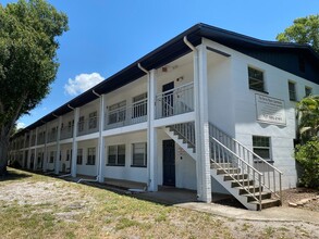 Devon Manor in St. Petersburg, FL - Building Photo - Building Photo