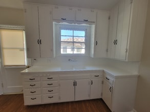 13634 Leadwell St in Los Angeles, CA - Building Photo - Building Photo