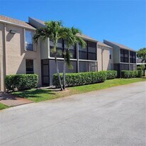7173 Orange Dr in Davie, FL - Building Photo