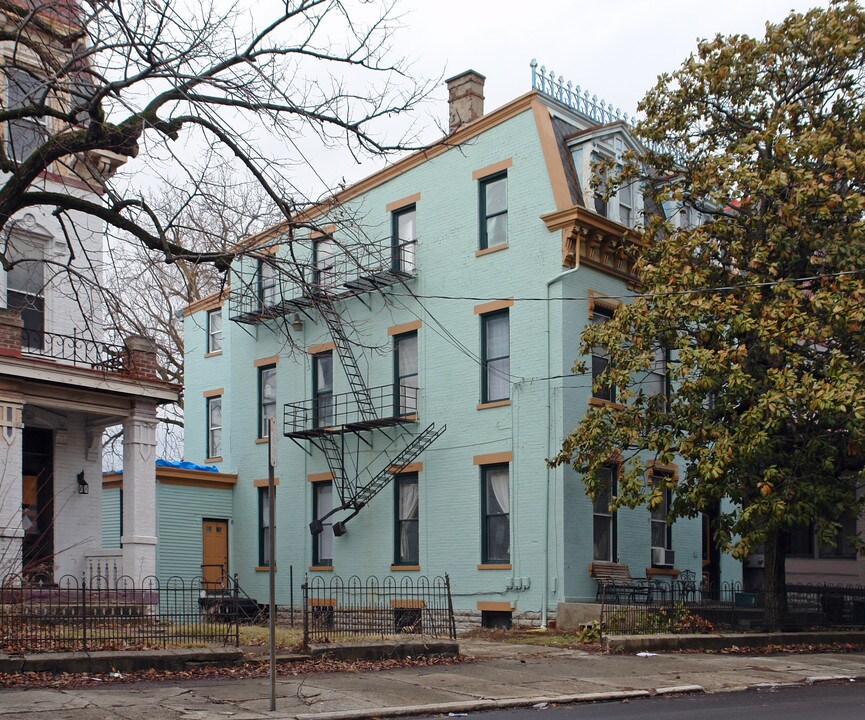 2341 W McMicken Ave in Cincinnati, OH - Building Photo