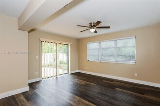 231 SW 71st Terrace in Pembroke Pines, FL - Building Photo - Building Photo