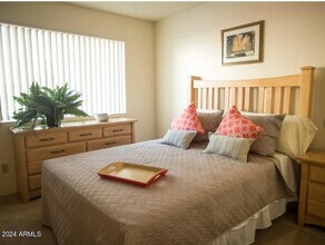 8450 N 67th Ave in Glendale, AZ - Foto de edificio - Building Photo