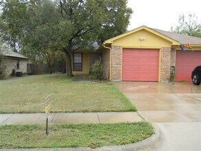 1121 Landsdale Ln in Saginaw, TX - Building Photo - Building Photo