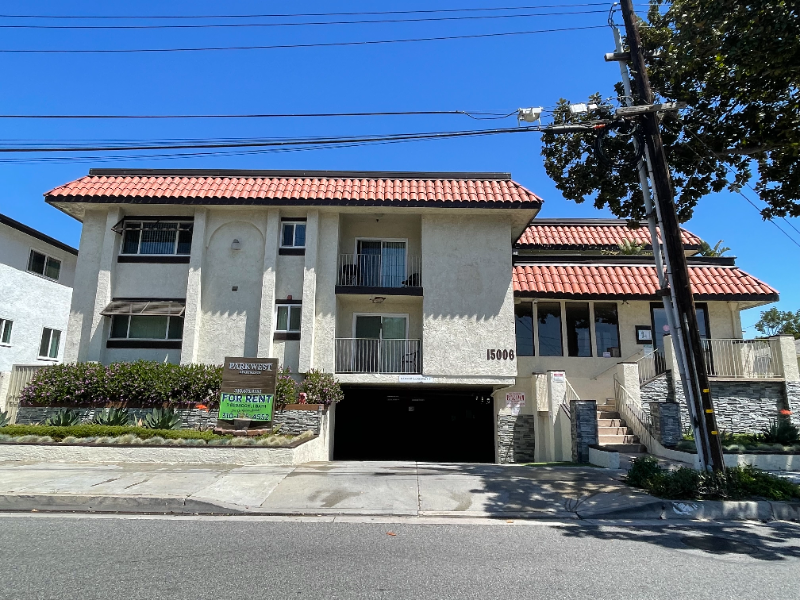 15006 Inglewood Ave in Lawndale, CA - Building Photo