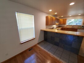 6442 Shire Estate Pl NE in Bremerton, WA - Building Photo