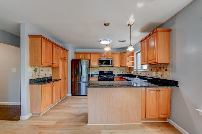 321 Sea Isle Key in Secaucus, NJ - Building Photo - Building Photo