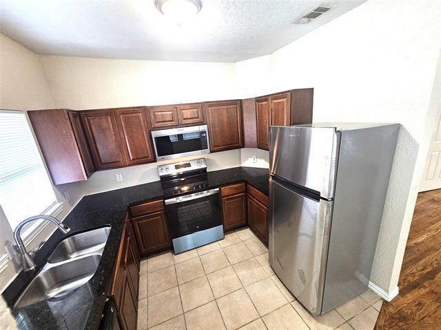 property at 1927 W 10th St