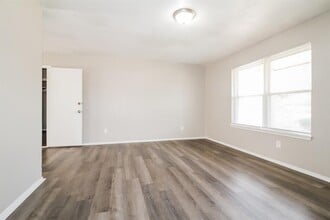 613 Ramblin Oaks Dr in Moore, OK - Building Photo - Building Photo