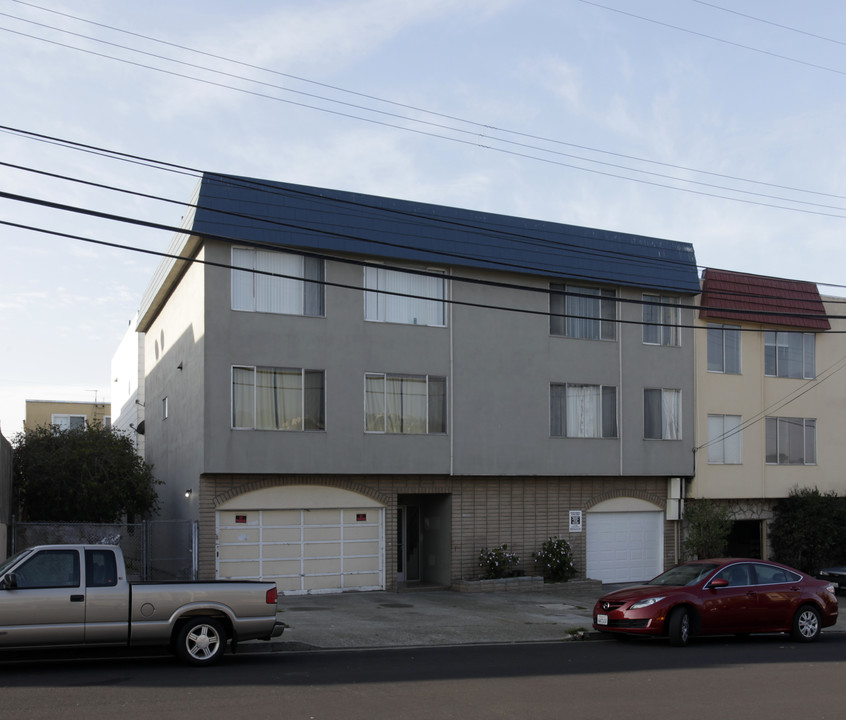 590 Lisbon St in Daly City, CA - Building Photo