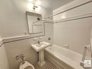 1-Bedroom Apartment in West Village | 2nd in New York, NY - Foto de edificio - Building Photo