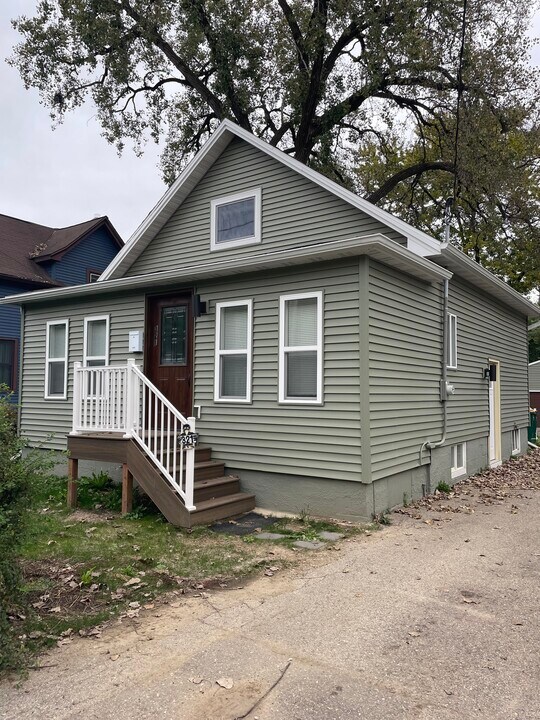 321 Rethke Ave in Madison, WI - Building Photo