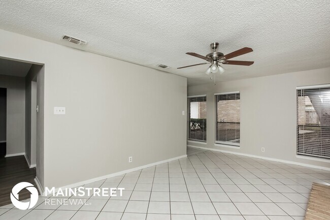 12014 Wilderness Trail in Live Oak, TX - Building Photo - Building Photo