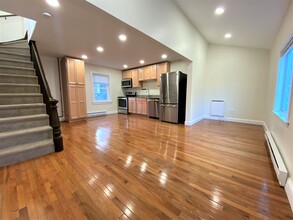 175 High St, Unit 1 in Brookline, MA - Building Photo - Building Photo