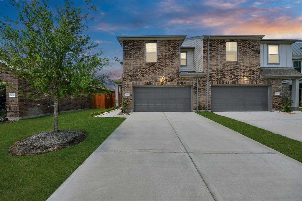 10304 Florance Spring Dr in Rosharon, TX - Building Photo