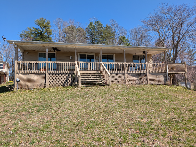 403 Union Hill Rd in Hendersonville, NC - Building Photo