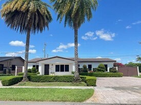 7901 NW 171st St in Hialeah, FL - Building Photo