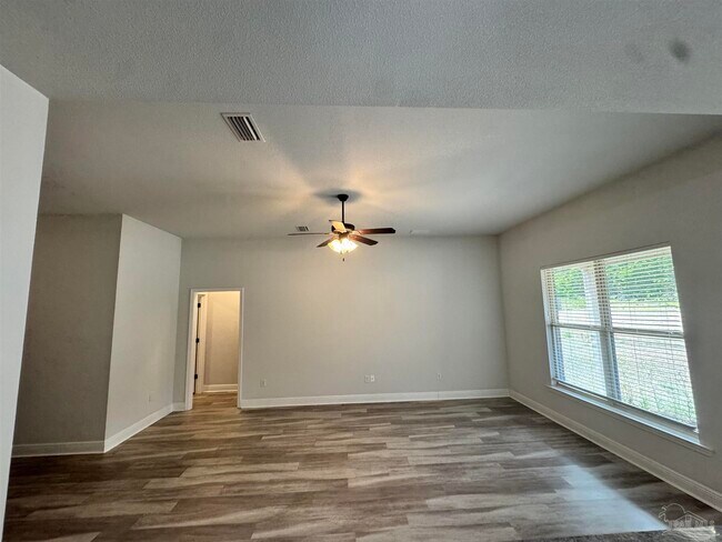 5723 Maggie Rose Cir in Milton, FL - Building Photo - Building Photo