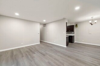 602 Bryn Mawr Ct in Schaumburg, IL - Building Photo - Building Photo