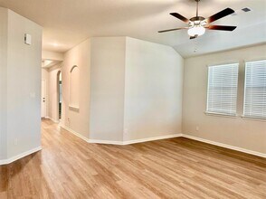 507 Turtle Dove Dr in Sealy, TX - Building Photo - Building Photo
