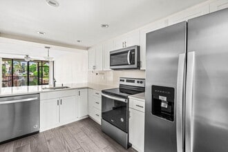 17 Royal Palm Way in Boca Raton, FL - Building Photo - Building Photo