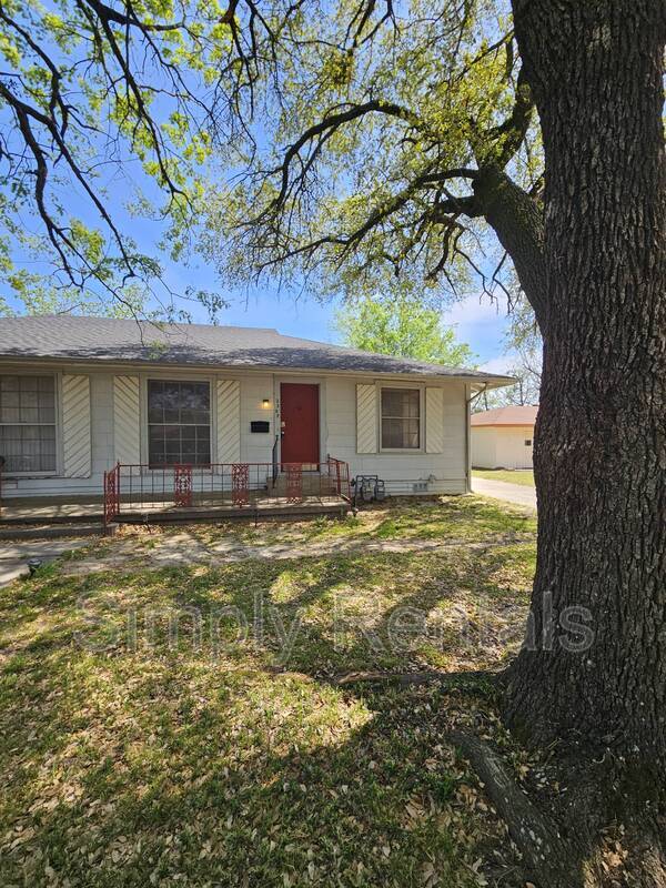 property at 2307 Holsum Cir