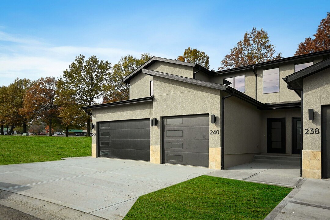 232 Sumac Rd in Raymore, MO - Building Photo