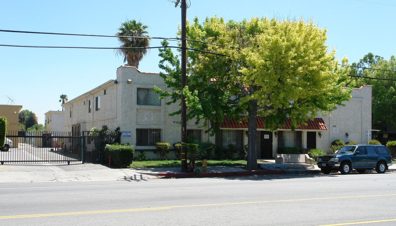 Woodley Gardens in Van Nuys, CA - Building Photo