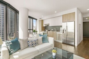 445 E Waterside Dr in Chicago, IL - Building Photo