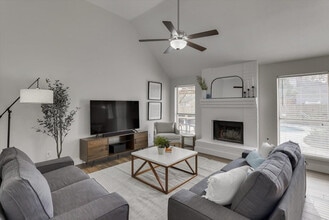 516 Maywood Ln in Desoto, TX - Building Photo - Building Photo