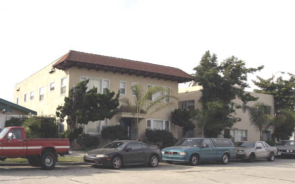 647 Linden Ave in Long Beach, CA - Building Photo - Building Photo