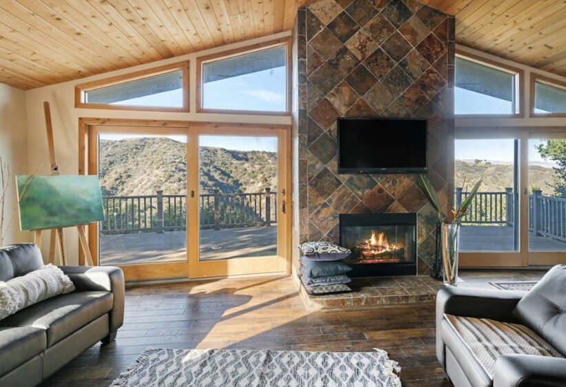 22139 Alta Dr in Topanga, CA - Foto de edificio