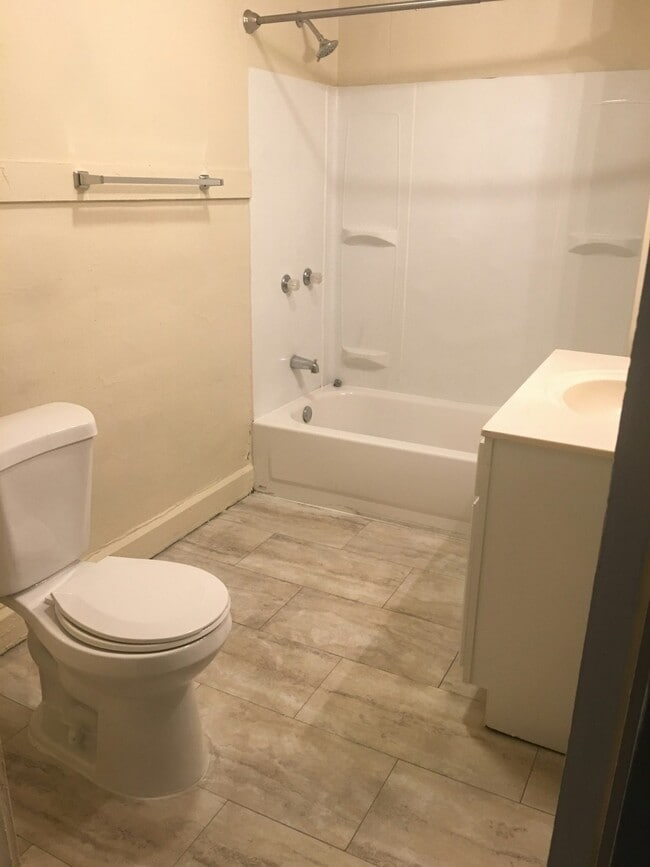 property at 3127 N Kenwood Ave