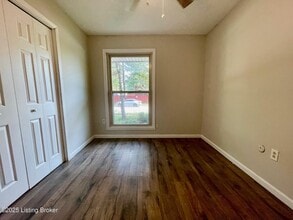 3007 Douglas Blvd in Jeffersonville, IN - Building Photo - Building Photo